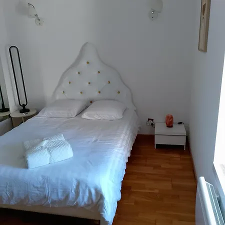 Le Petit Nid Douillet Апартаменты Кастельнодари